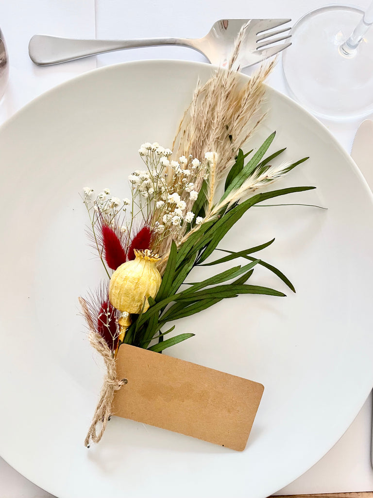dried flower table place arrangement